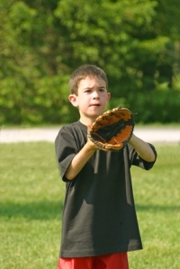 விளையாடும் குழந்தைக்கு கல்வித்திறன் அதிகம் : ஆய்வில் தகவல் Child-catch-ball-800x800